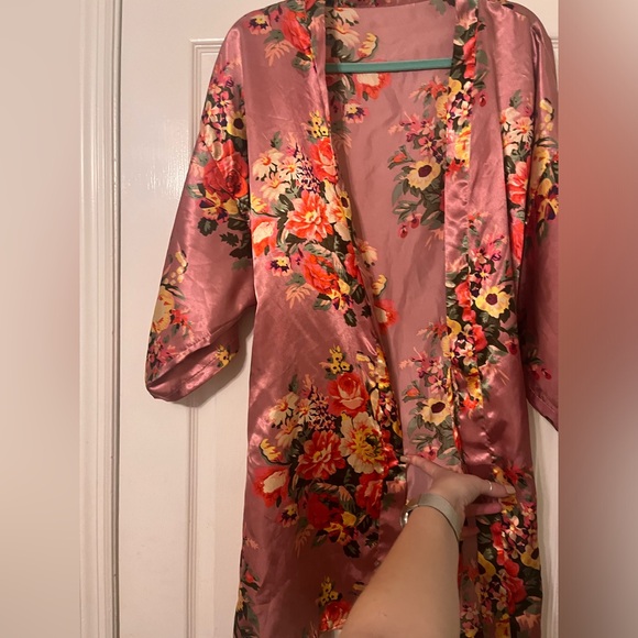 Short Floral Robe - Picture 4 of 10